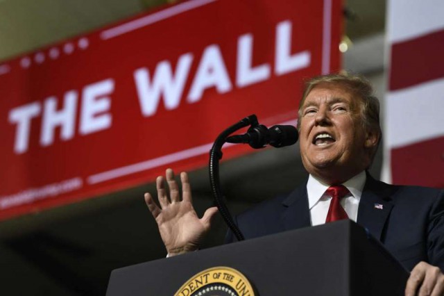SUA: Trump sfidează Congresul şi promite că va finaliza construcţia zidului de la graniţa cu Mexicul