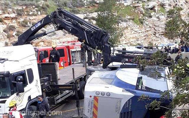 Israel: Doi morţi şi 41 de răniţi în accidentul unui autobuz pe o autostradă