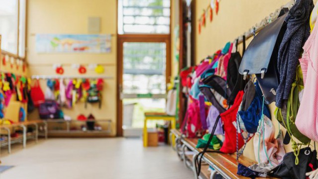 Educatoare din Ploieşti, înregistrată în timp ce ameninţa un copil cu bătaia: 