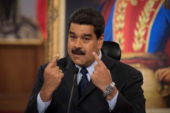 Criza din Venezuela: Maduro refuză ajutorul umanitar din SUA, rivalul său îi avertizează pe militari să nu îl blocheze