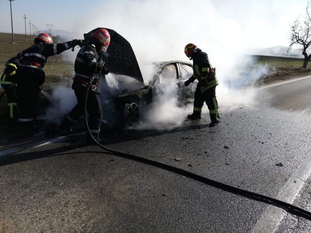 O mașină a luat FOC în MERS!