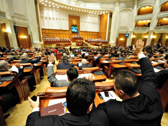 Parlamentul a respins cererea de reexaminare a Legii bugetului; proiectul, adoptat în forma iniţial trimisă la promulgare