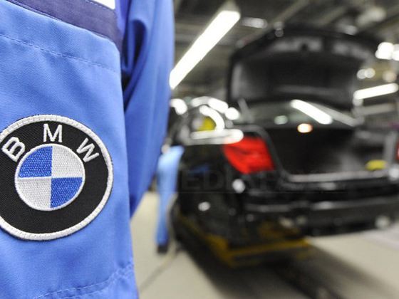 BMW şi Daimler investesc 1 miliard de euro într-o asociere privind noua generaţie de servicii auto