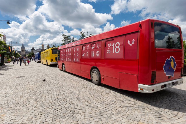 Caravana Ateneului din Iași soseşte la Constanţa cu piesa „Take, Ianke și Cadîr”