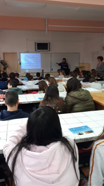 Polițiștii au desfășurat activități în școlile din Constanța