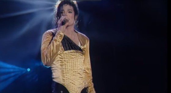 Moştenitorii lui Michael Jackson au distribuit gratuit înregistrarea completă a concertului de la Bucureşti. De ce au ales acest moment