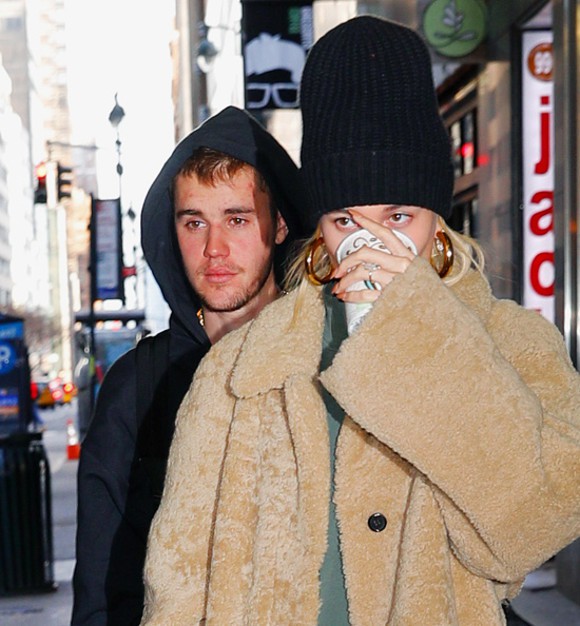 Justin Bieber, neîngrijit și plin de coșuri. Cum l-au surprins paparazzi