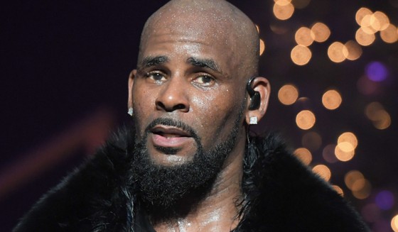 Cauţiunea în cazul rapperului R.Kelly, acuzat de agresiuni sexuale, a fost stabilită la un milion de dolari