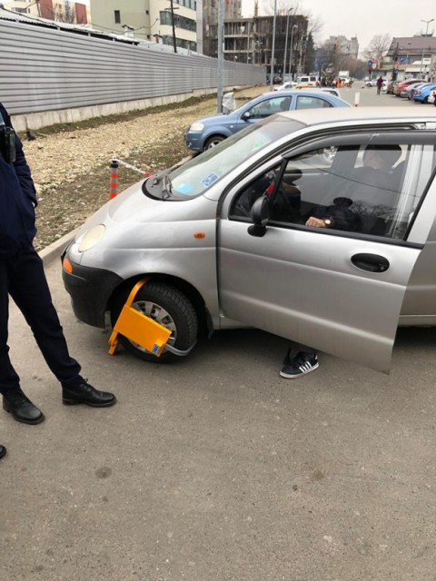 LIDL ÎȘI CERE SCUZE DUPĂ INCIDENTUL DIN PARCARE! Un bătrân cu dizabilități, UMILIT!