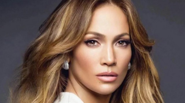 Jennifer López, o proletară ajunsă şefă în comedia ''Second Act''