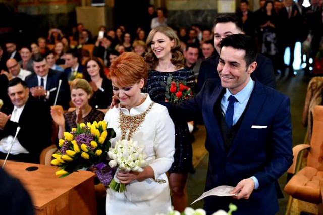 Cununie civilă de Dragobete: Lia Olguţa Vasilescu s-a căsătorit cu Claudiu Manda