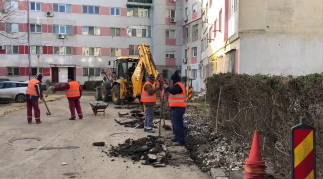 Garajele au fost DEMOLATE, se lucrează de zor la PARCĂRI, în Constanța!