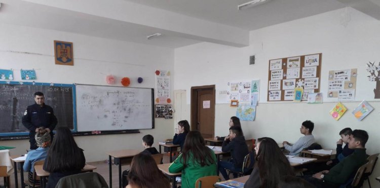 Activități preventive desfășurate de polițiști, la școlile din municipiu