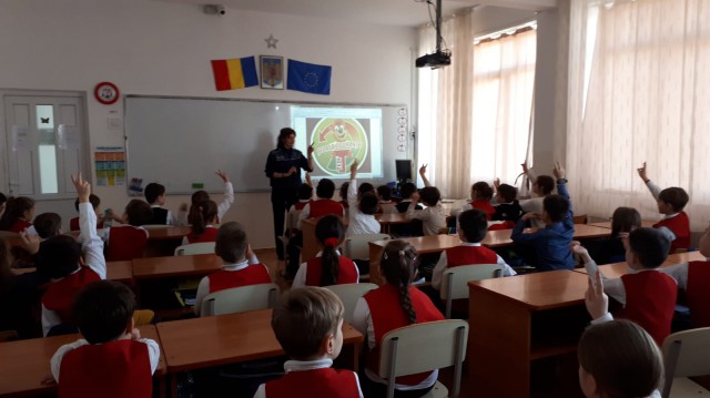 Polițiștii constănțeni au discutat cu elevii despre regulile de circulație