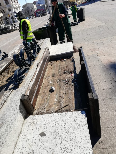 Continuă acțiunile de salubrizare stradală în Constanța