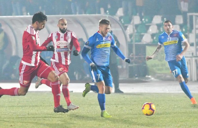 A rămas un singur pentru play-off! Trei echipe luptă în ultima etapă: toate calculele și scenariile