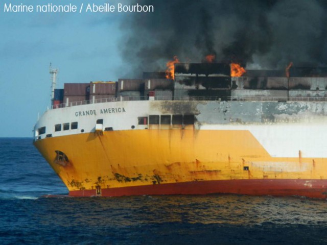 Nava-cargo scufundată în largul Franţei transporta materiale periculoase, anunţă autorităţile franceze