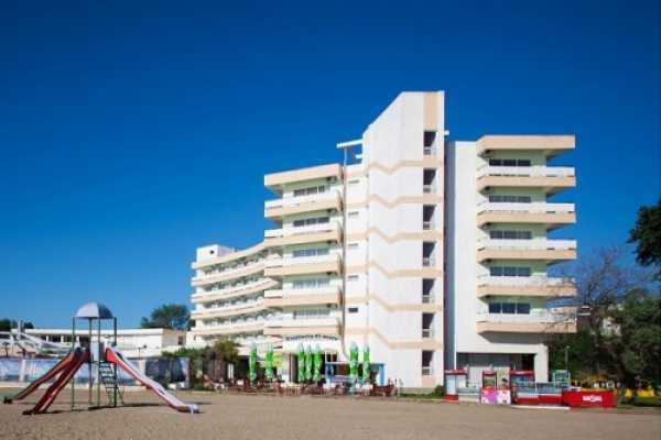 Sancționat pentru investiții ilegale, patronul hotelului Alcor din Mamaia cere să intre în legalitate