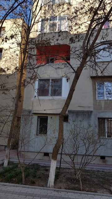 ȘOCANT: un tânăr a CĂZUT de la balcon în timp ce fuma! VIDEO