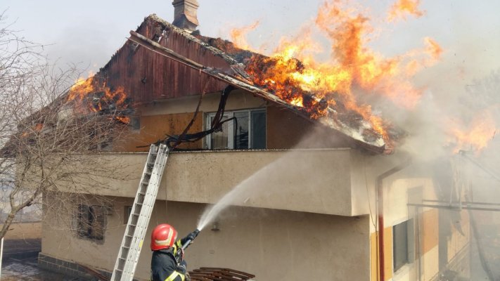 Acoperiș în flăcări, la Satu Nou