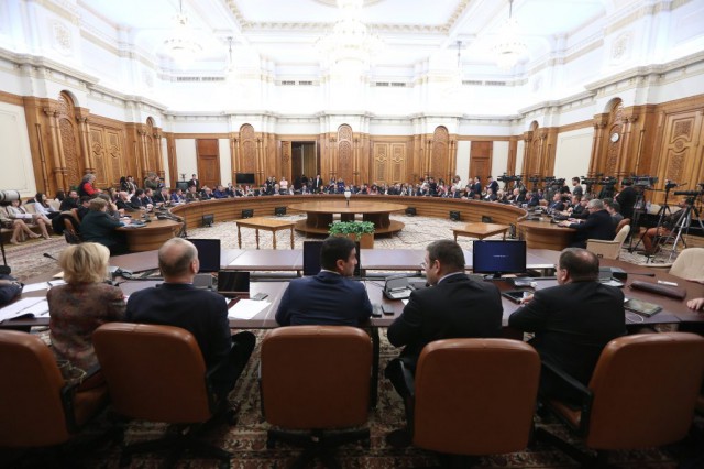 Camera Deputaţilor - Comisia juridică: Statutul aleşilor locali, reexaminat ca urmare a deciziei CCR
