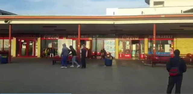 ALARMANT! Doi drogați ZOMBIE, surprinși în Gara Constanța! VIDEO