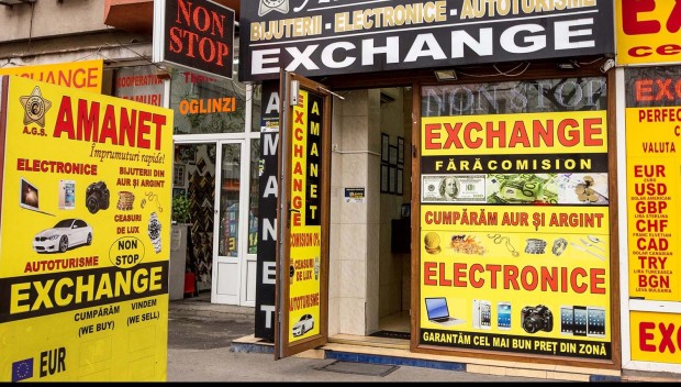 Dolarul atinge un nou maxim al ultimilor doi ani. Euro rămâne la 4,76 lei - curs BNR
