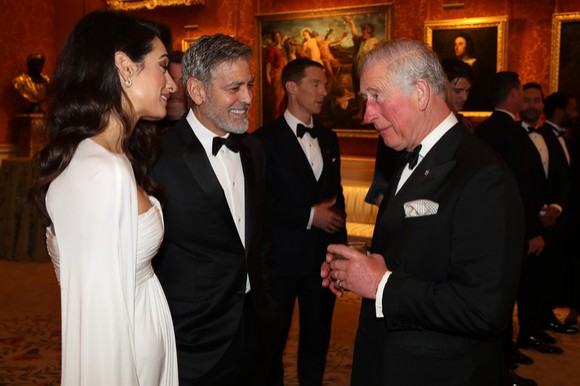 Amal Clooney, o nouă lecţie de stil la o cină găzduită de prinţul Charles