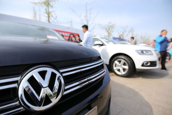 Autorităţile UE vor să amendeze cu câte 1 miliard de euro producătorii germani de automobile