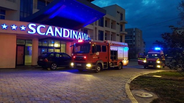 Peripeții în Hotelul Scandinavia: patru persoane băute, blocate în lift!