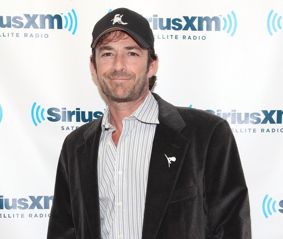 Medicii spun că accidentul vascular masiv suferit de Luke Perry este extrem de rar