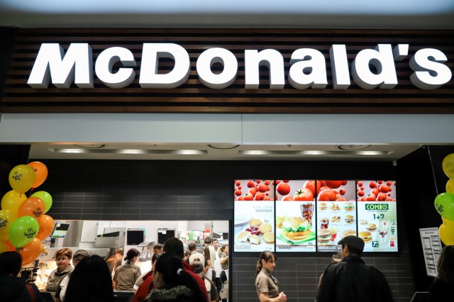 Italia se opune construcţiei unui restaurant McDonald's printre monumentele din Roma Antică