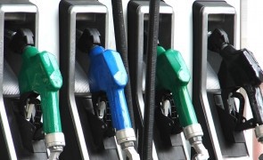 Vânzările de carburanţi au contribuit la creşterea afacerilor din comerţ, în T1