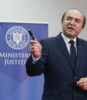 Tudorel Toader: Factorul politic nu poate solicita începerea sau oprirea unei anchete penale
