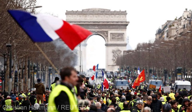 Franţa: Final al primei etape din ''marea dezbatere'' lansată de Macron şi noi proteste ale ''vestelor galbene''