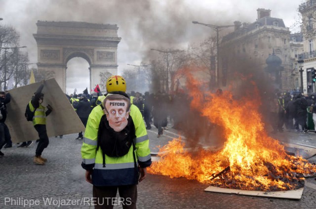 Franţa: Emmanuel Macron are în vedere interzicerea completă a manifestaţiilor pe Champs Elysees