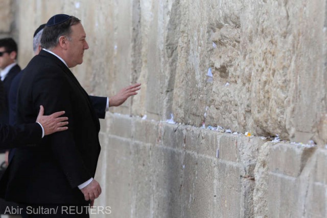 SUA/Israel: Mike Pompeo rupe cutuma şi vizitează Zidul Plângerii împreună cu premierul Benjamin Netanyahu