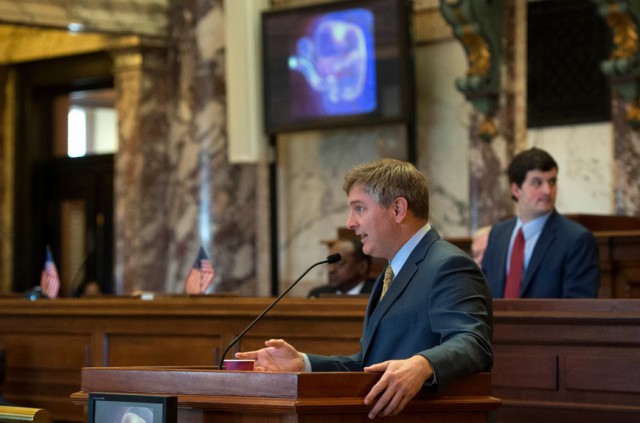 Parlamentul statului Mississippi a adoptat cea mai constrângătoare lege din SUA asupra avortului