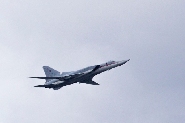 Kremlinul acuză SUA de escaladarea tensiunilor prin trimiterea de bombardiere strategice în apropierea graniţei Rusiei