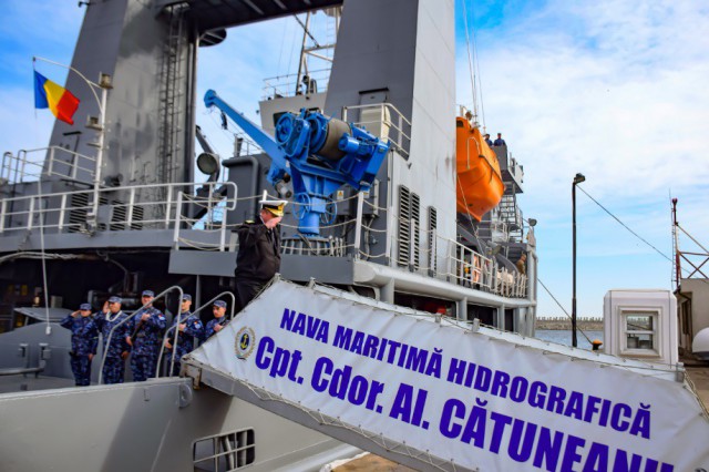 Nava hidrografică „Alexandru Cătuneanu”, escală în insula Creta