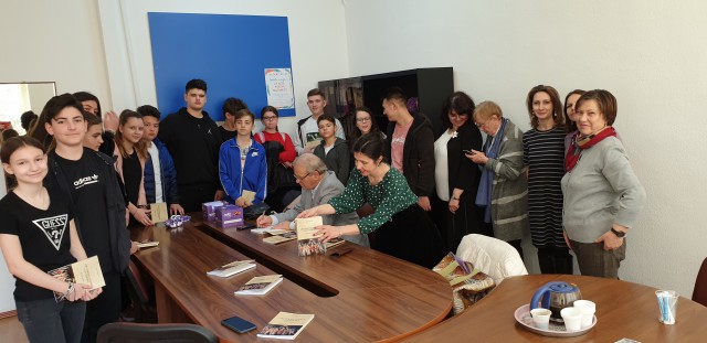 Un reputat profesor de română din Constanța îi invită pe copii în tainele povestirilor antice. FOTO