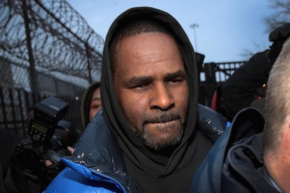 Noi acuzații pentru R Kelly: „A făcut sex cu mama lui Aaliyah“ Dezvăluirile unei foste iubite de-a artistului