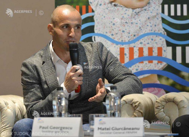 Paul Georgescu a revenit acasă după ce a cucerit titlul mondial la înot în ape îngheţate, în Rusia
