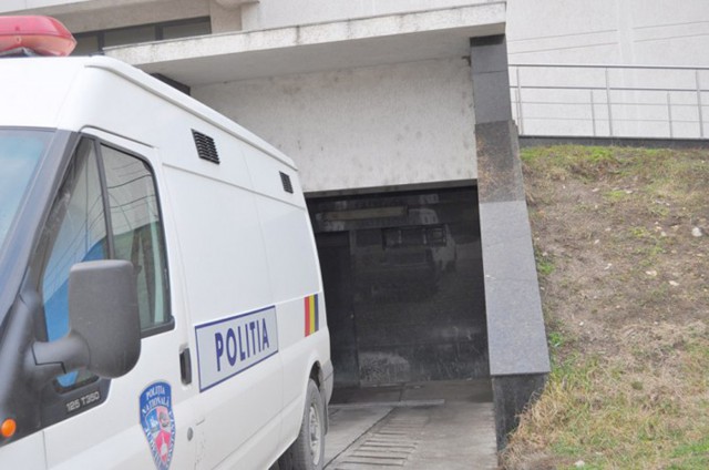 Proxenet din Cernavodă, SĂLTAT de polițiști imediat ce a fost eliberat din închisoare!