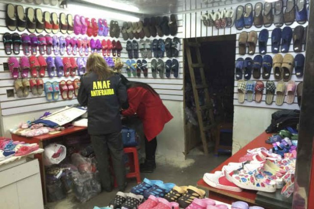 Inspectorii antifraudă au confiscat mărfuri şi numerar de 23,4 milioane lei, în Dragonul Roşu