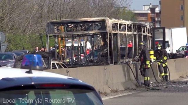 Italia: „Eroii“ din autobuzul şcolar deturnat vor primi cetăţenia italiană, afirmă Salvini