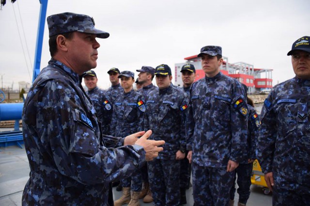 Legătură spirituală între marinarii militari și Mănăstirea Dintr-un Lemn