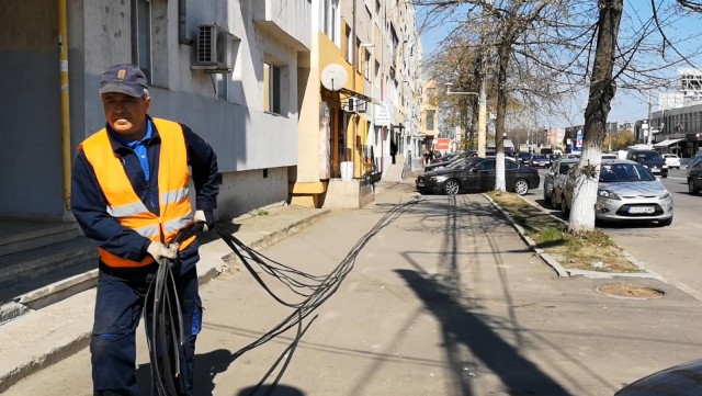 VIDEO. Primăria Constanța taie cablurile neetichetate din oraș!