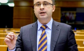 Bușoi neagă că invitații lui ar fi făcut scandal în avion - PSD exagerează copios. Îmi cer scuze însă că s-a scandat 'Letiția'