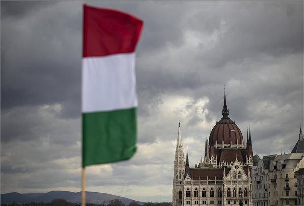 Ungaria: Parlamentul de la Budapesta adoptă o lege care încurajează natalitatea